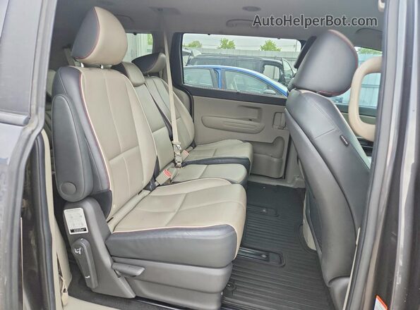 KNDMB5C1XJ6396823 2018 KIA SEDONA Gray Vista interior trasera