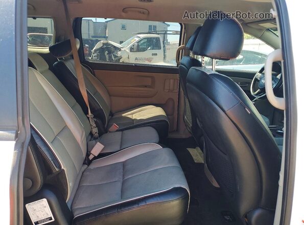 KNDMB5C1XL6639503 2020 KIA SEDONA White Widok wnętrza z tyłu