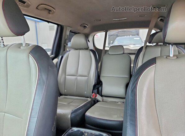 KNDMC5C13G6143879 2016 KIA SEDONA Burgundy Widok tylnych siedzeń
