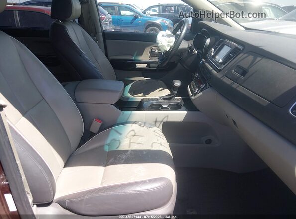 KNDMC5C14H6255656 2017 KIA SEDONA Maroon Вид салону спереду