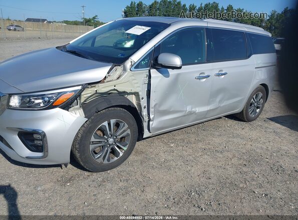 KNDMC5C15L6614232 2020 KIA SEDONA Silver Vista tres cuartos delantera izquierda