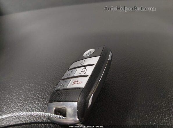 KNDMC5C17G6139995 2016 KIA SEDONA Белый Вид панели приборов