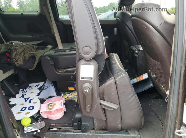 KNDME5C13H6272006 2017 KIA SEDONA Gray Вид задньої частини салону