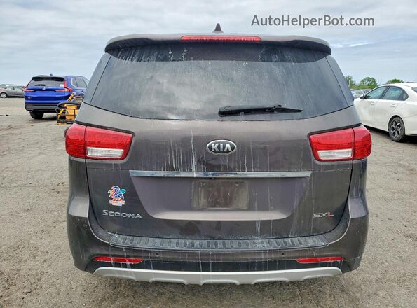 KNDME5C13H6272006 2017 KIA SEDONA Gray Вид ззаду