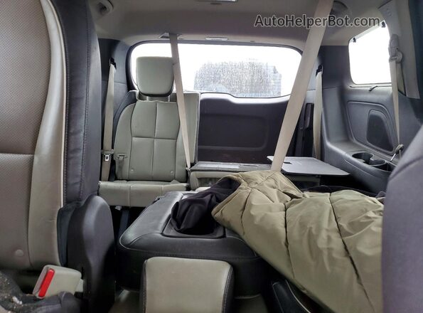 KNDME5C13H6272006 2017 KIA SEDONA Gray Вид задніх сидінь