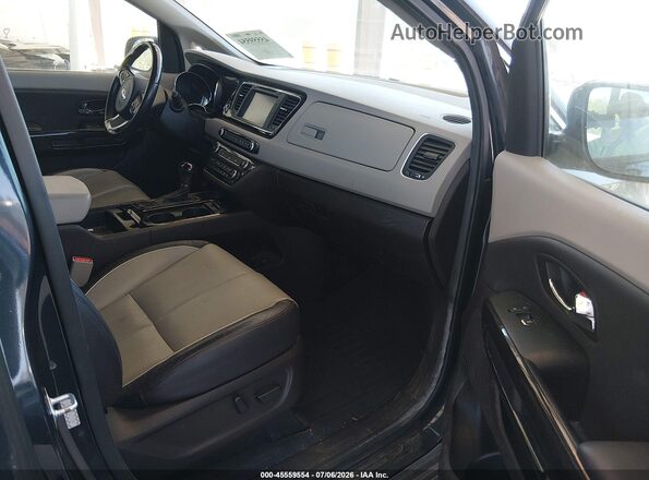 KNDME5C17G6117294 2016 KIA SEDONA Blue Front interior view
