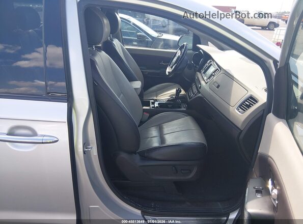 KNDME5C18G6186172 2016 KIA SEDONA Silver Вид салону спереду