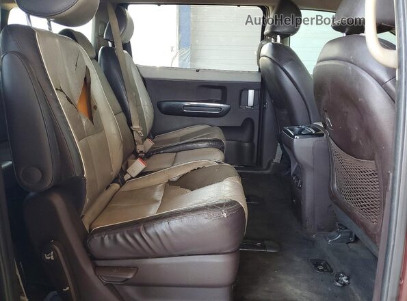 KNDME5C18J6373905 2018 KIA SEDONA Burgundy Rear interior view