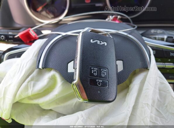 KNDNB4H31P6223113 2023 KIA CARNIVAL MPV Red Vista del salpicadero