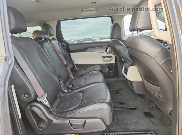 KNDNB4H32P6280968 2023 KIA CARNIVAL Серый Вид задней части салона