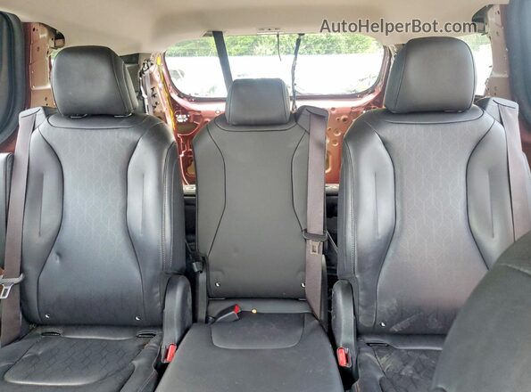 KNDNB4H34N6133483 2022 KIA CARNIVAL Burgundy Vista de los asientos traseros
