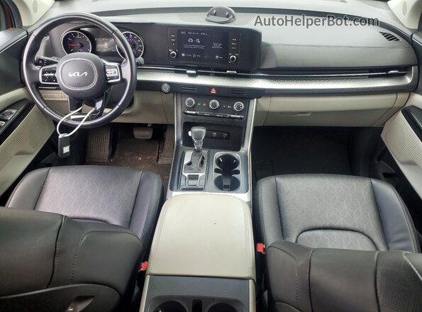 KNDNB4H34N6133483 2022 KIA CARNIVAL Burgundy Vista del salpicadero