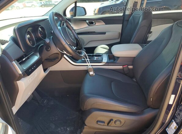 KNDNB4H35R6400717 2024 KIA CARNIVAL Синий Вид салона спереди