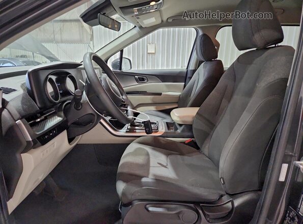 KNDNB4H38P6244976 2023 KIA CARNIVAL Gray Vista interior delantera