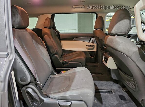 KNDNB4H38P6244976 2023 KIA CARNIVAL Gray Vista interior trasera
