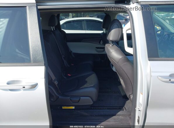 KNDNB4H3XP6250262 2023 KIA CARNIVAL MPV Серебряный Вид наклейки с VIN-кодом