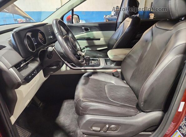 KNDNB4H3XR6448231 2024 KIA CARNIVAL Red Front interior view