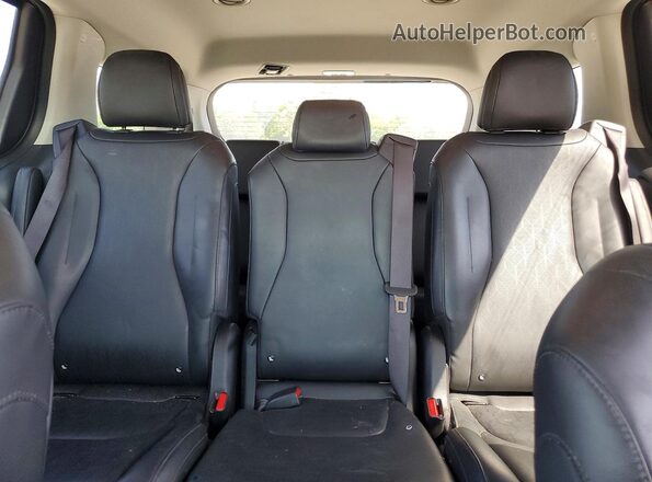 KNDNB5K30S6478049 2025 KIA CARNIVAL Red Vista de los asientos traseros