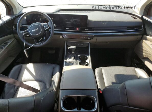 KNDNB5K30S6478049 2025 KIA CARNIVAL Red Vista del salpicadero