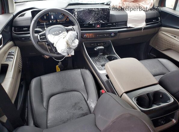 KNDNB5K32T6586674 2026 KIA CARNIVAL Красный Вид панели приборов