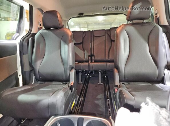KNDNB5K33T6597540 2026 KIA CARNIVAL White Vista de los asientos traseros