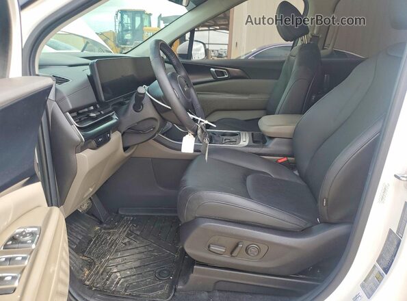 KNDNB5K34S6548927 2025 KIA CARNIVAL Белый Вид салона спереди