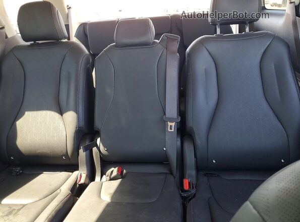 KNDNB5K37T6611374 2026 KIA CARNIVAL Charcoal Widok tylnych siedzeń