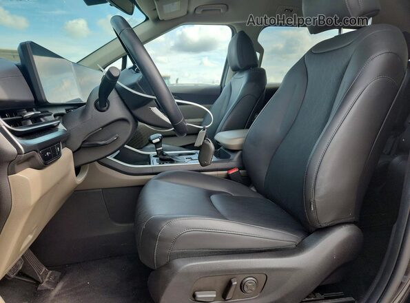 KNDNB5K38T6584654 2026 KIA CARNIVAL Charcoal Вид салону спереду