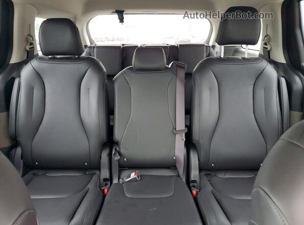 KNDNB5KA1T6134763 2026 KIA CARNIVAL Burgundy Rear seats view