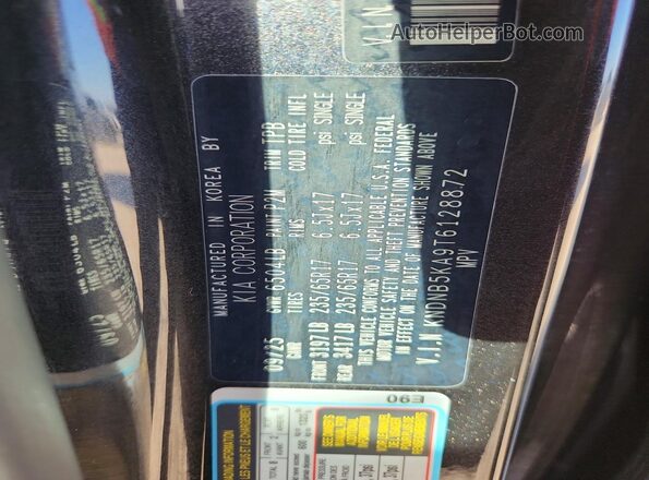 KNDNB5KA9T6128872 2026 KIA CARNIVAL Gray Widok naklejki z numerem VIN
