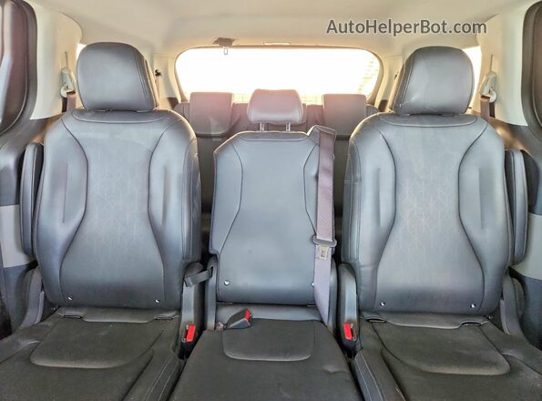 KNDNB5KAXT6129058 2026 KIA CARNIVAL Black Widok tylnych siedzeń