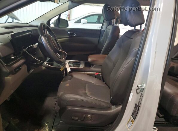 KNDNC5K33T6613085 2026 KIA CARNIVAL Серый Вид салона спереди