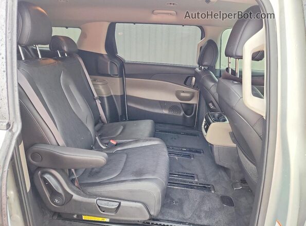 KNDNC5K35S6537464 2025 KIA CARNIVAL Silver Вид задньої частини салону