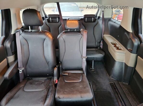 KNDNC5K35S6537464 2025 KIA CARNIVAL Silver Вид задніх сидінь