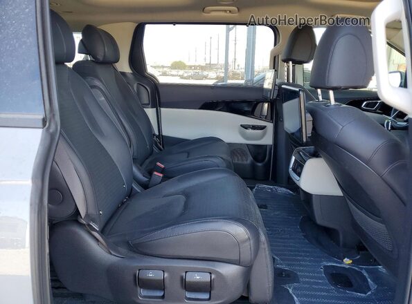 KNDNE5H31R6403644 2024 KIA CARNIVAL Gray Rear interior view