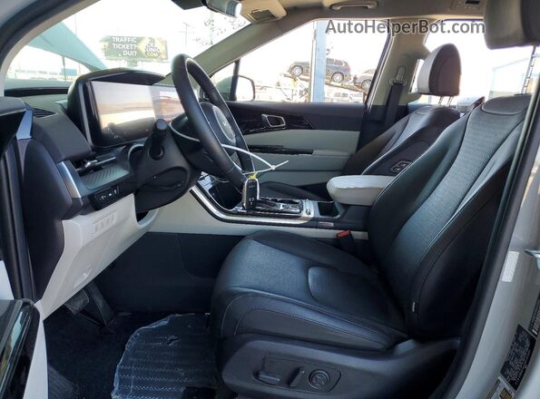 KNDNE5H31R6403644 2024 KIA CARNIVAL Gray Front interior view