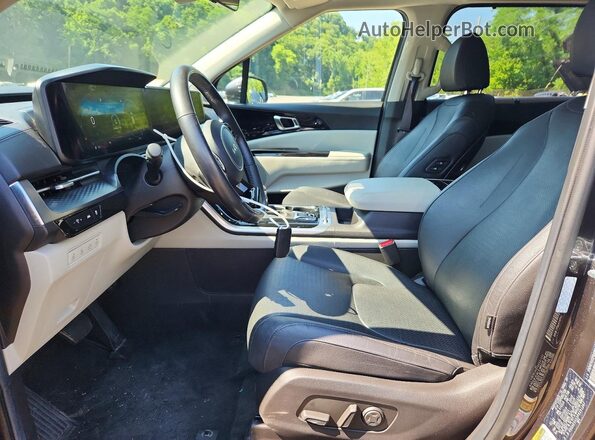 KNDNE5H33P6291247 2023 KIA CARNIVAL Gray Front interior view