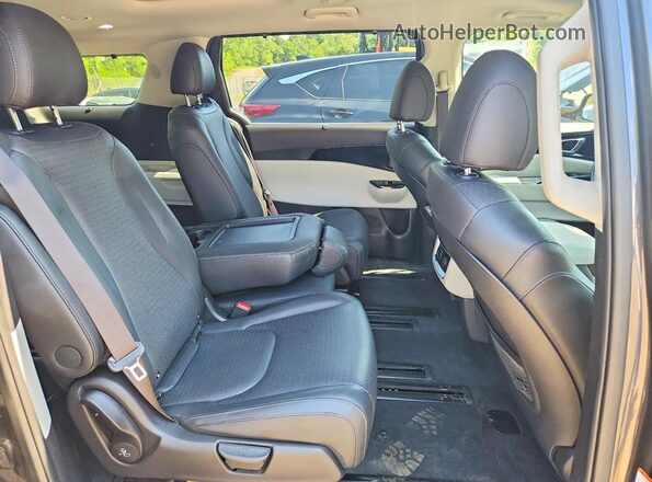 KNDNE5H33P6291247 2023 KIA CARNIVAL Gray Rear interior view