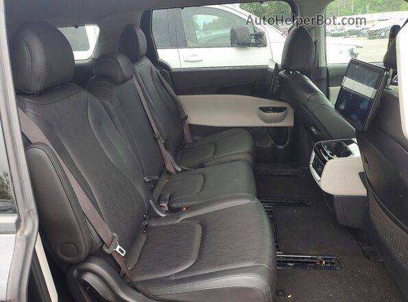 KNDNE5H33R6385034 2024 KIA CARNIVAL Black Widok wnętrza z tyłu