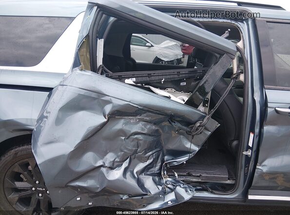 KNDNE5H38P6258390 2023 KIA CARNIVAL MPV Gray Front view