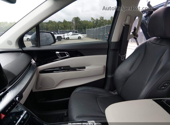 KNDNE5H38P6258390 2023 KIA CARNIVAL MPV Gray Front interior view