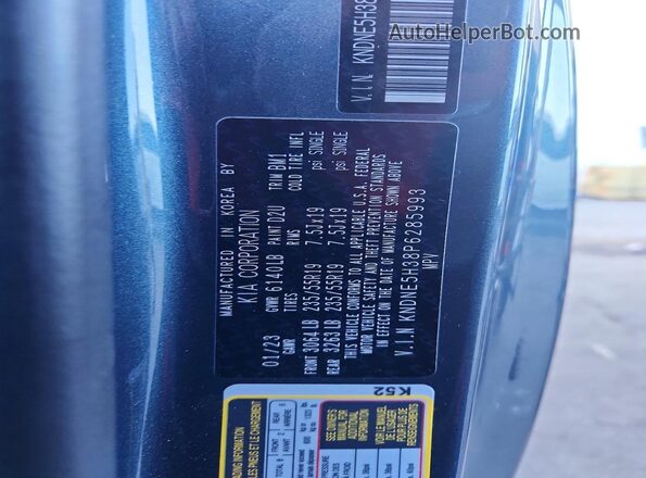 KNDNE5H38P6285993 2023 KIA CARNIVAL Teal Вид наклейки з VIN-кодом