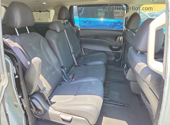 KNDNE5K31S6507775 2025 KIA CARNIVAL Silver Widok wnętrza z tyłu