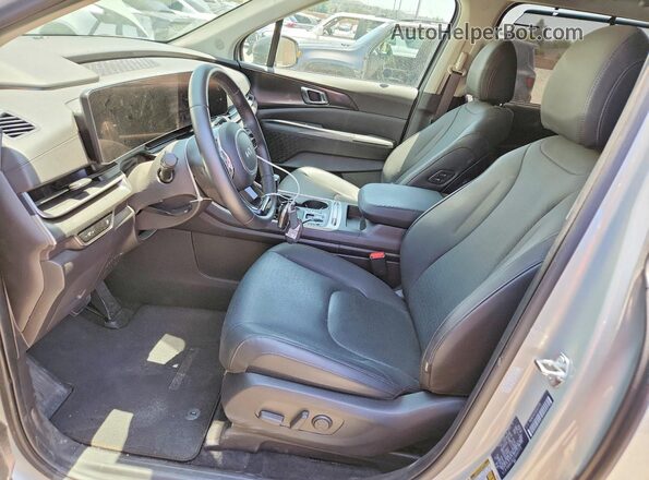 KNDNE5K31S6507775 2025 KIA CARNIVAL Silver Widok wnętrza z przodu