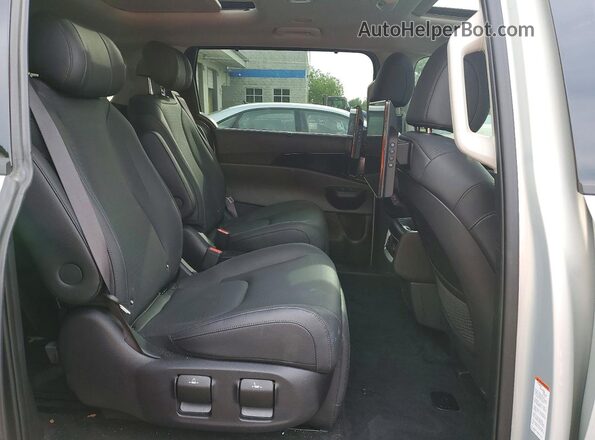 KNDNE5K32S6525329 2025 KIA CARNIVAL Silver Vista interior trasera