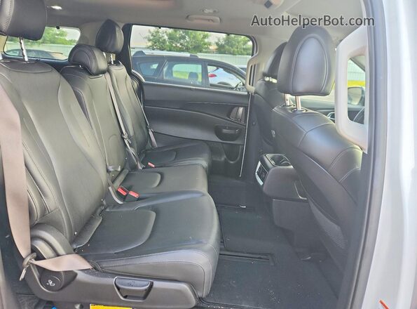 KNDNE5KA6S6034244 2025 KIA CARNIVAL White Вид задньої частини салону
