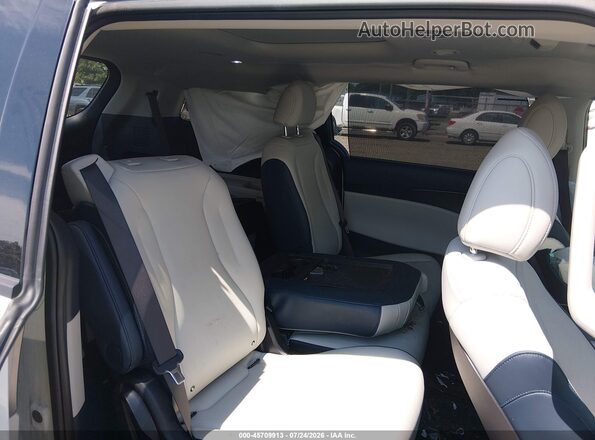KNDNE5KA8S6067567 2025 KIA CARNIVAL MPV HYBRID White VIN კოდის სტიკერის ხედი