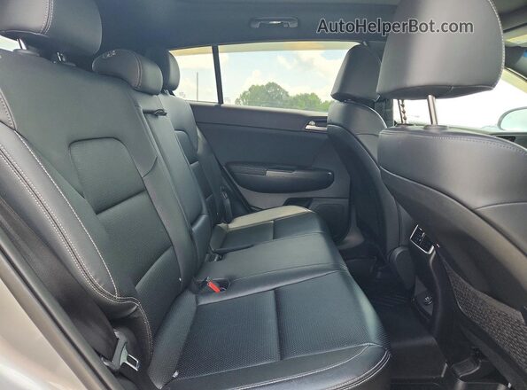 KNDP63AC0M7918271 2021 KIA SPORTAGE Silver Rear interior view