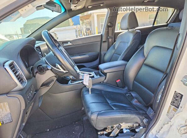 KNDP63AC2N7959793 2022 KIA SPORTAGE Белый Вид салона спереди