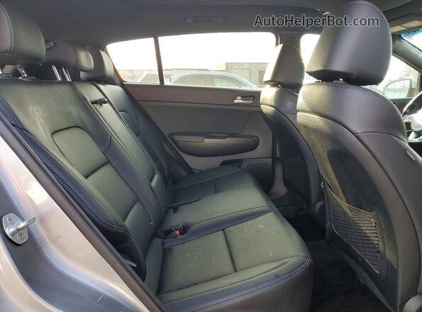 KNDP63AC3M7866859 2021 KIA SPORTAGE Gray Widok wnętrza z tyłu
